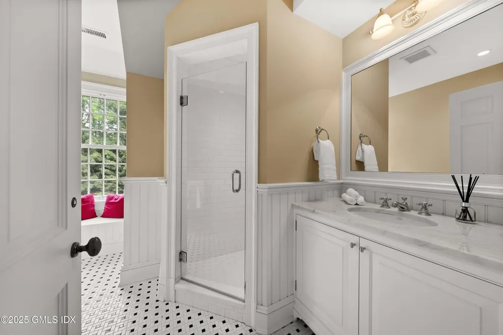 62 Summersweet Lane New Canaan CT 06840