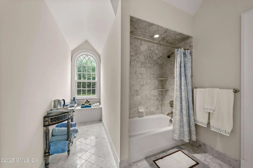 62 Summersweet Lane New Canaan CT 06840