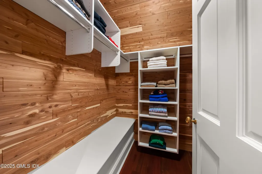 62 Summersweet Lane New Canaan CT 06840