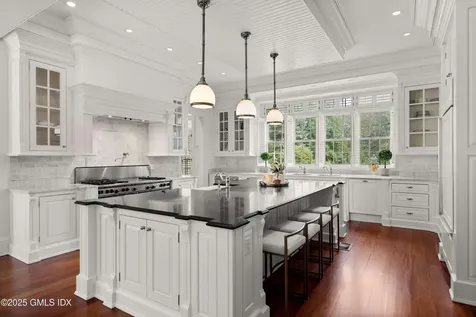 62 Summersweet Lane New Canaan CT 06840