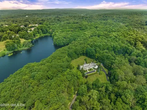 62 Summersweet Lane New Canaan CT 06840