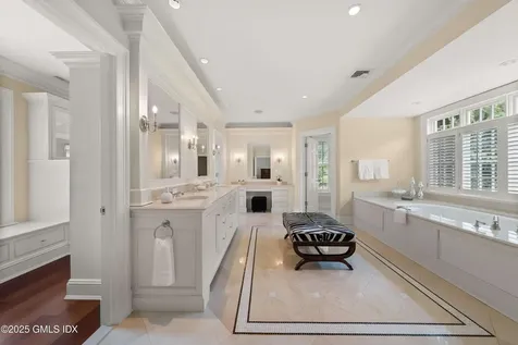 62 Summersweet Lane New Canaan CT 06840