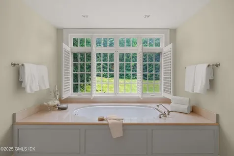 62 Summersweet Lane New Canaan CT 06840