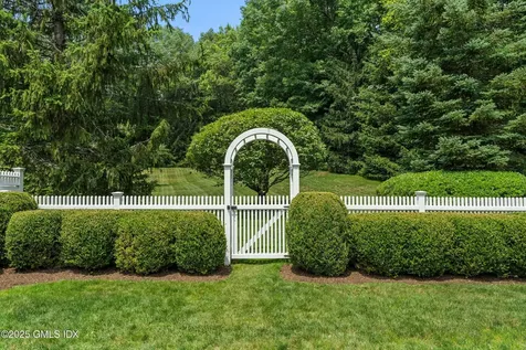 62 Summersweet Lane New Canaan CT 06840