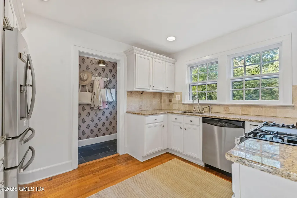 27 Briar Brae Road Stamford CT 06903