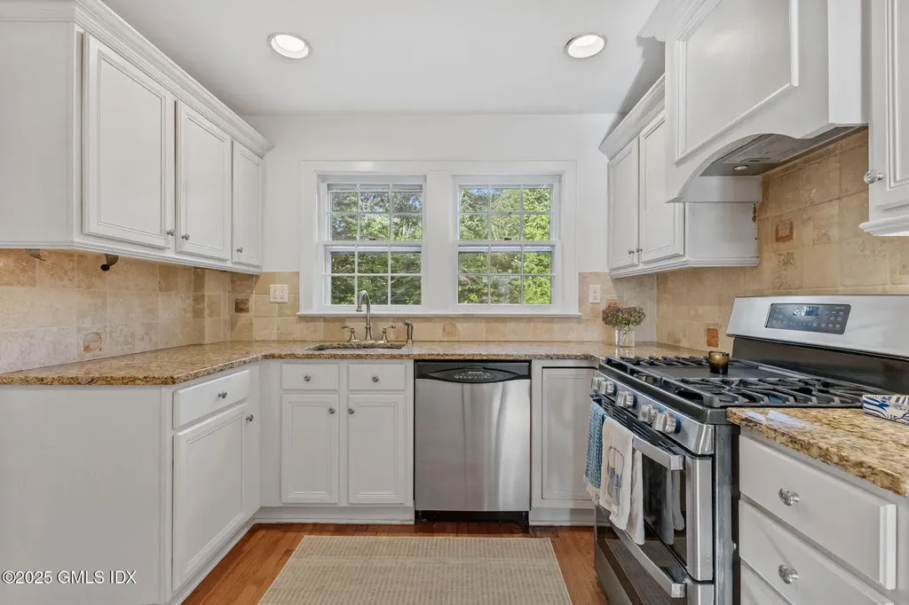 27 Briar Brae Road Stamford CT 06903