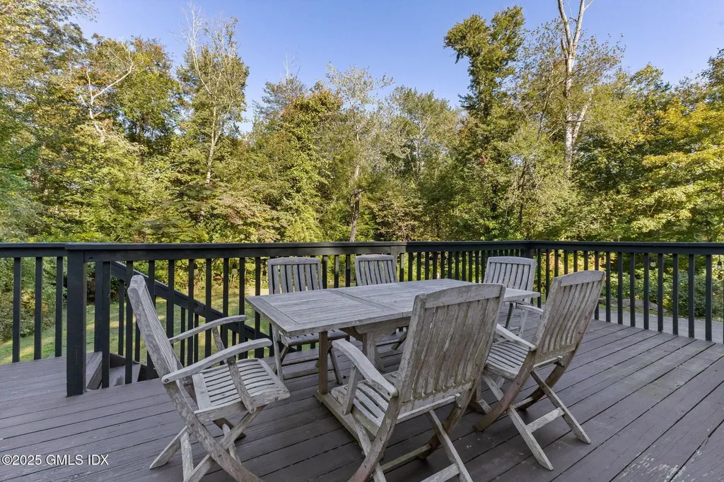 27 Briar Brae Road Stamford CT 06903