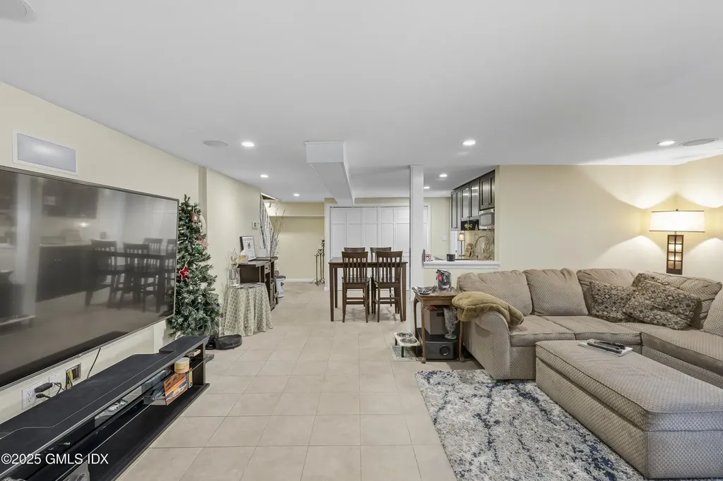 25 Buxton Lane Riverside CT 06878