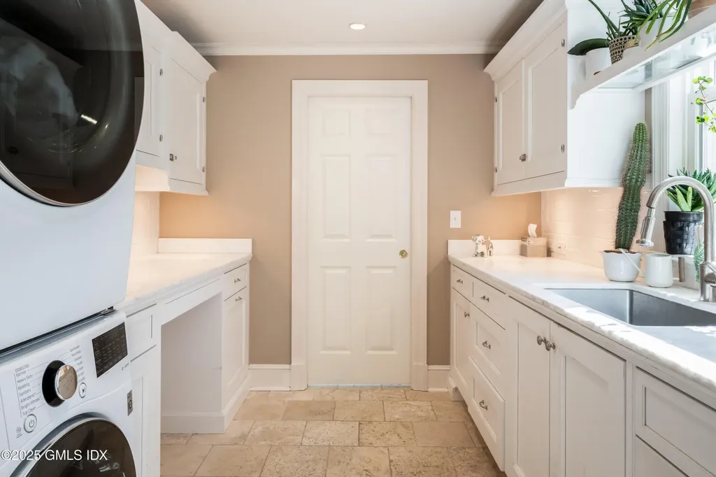 76 Sinawoy Road Cos Cob CT 06807