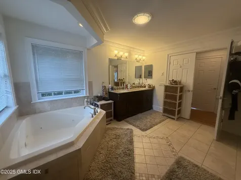 24 Buena Vista Drive Greenwich CT 06831