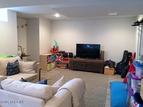 24 Buena Vista Drive Greenwich CT 06831