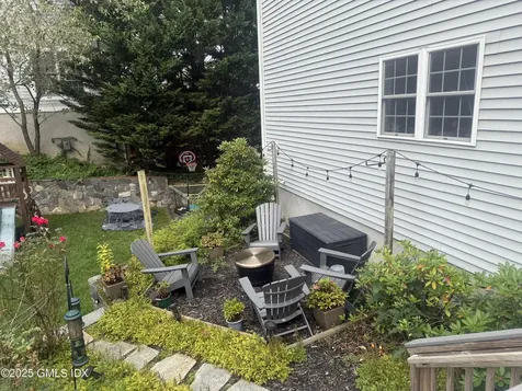 24 Buena Vista Drive Greenwich CT 06831