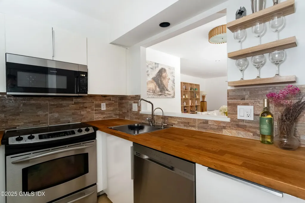 9 River Road Cos Cob CT 06807