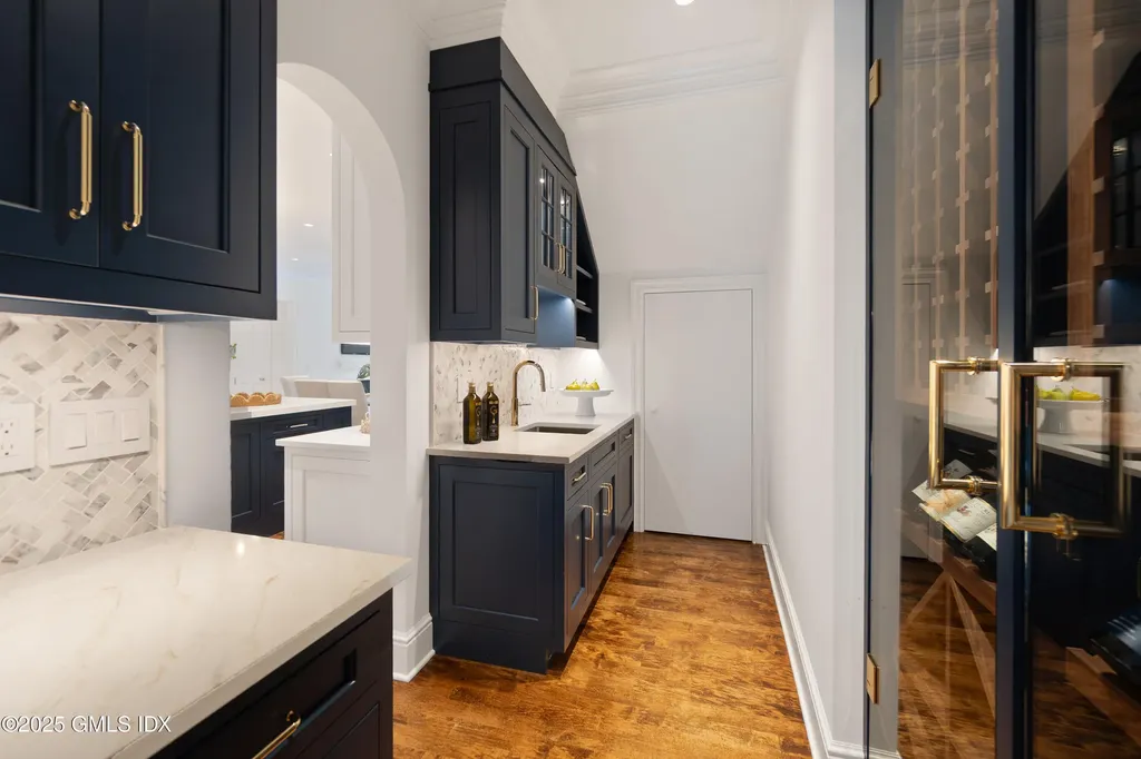 18 Tokeneke Trail Darien CT 06820