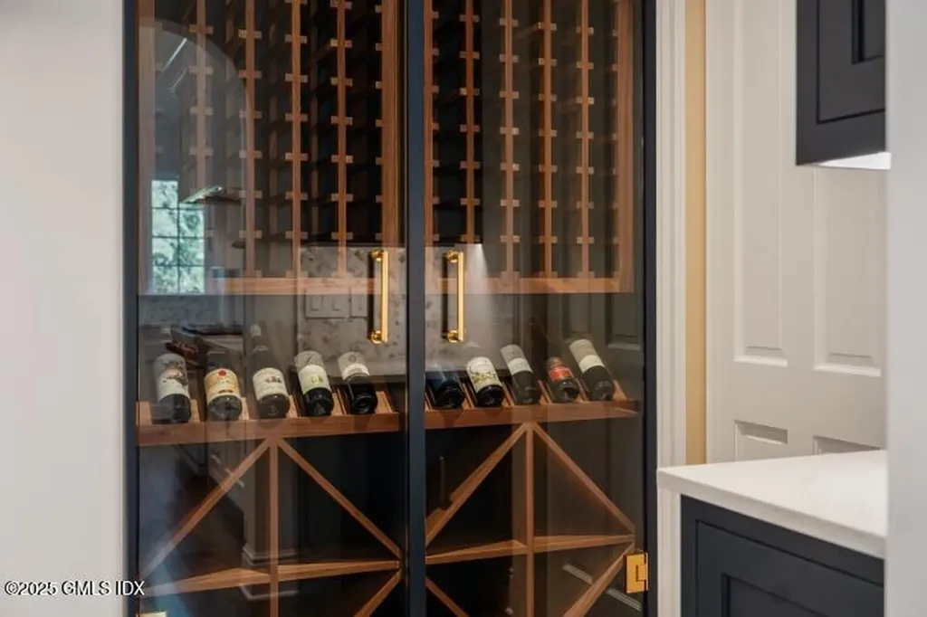 18 Tokeneke Trail Darien CT 06820