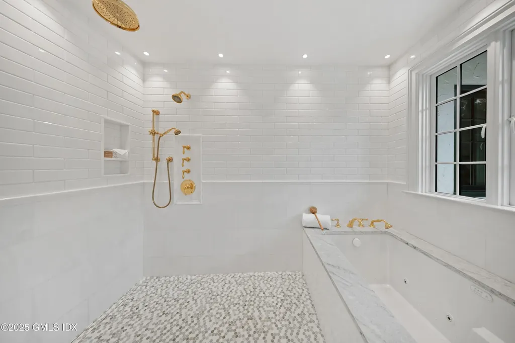 18 Tokeneke Trail Darien CT 06820