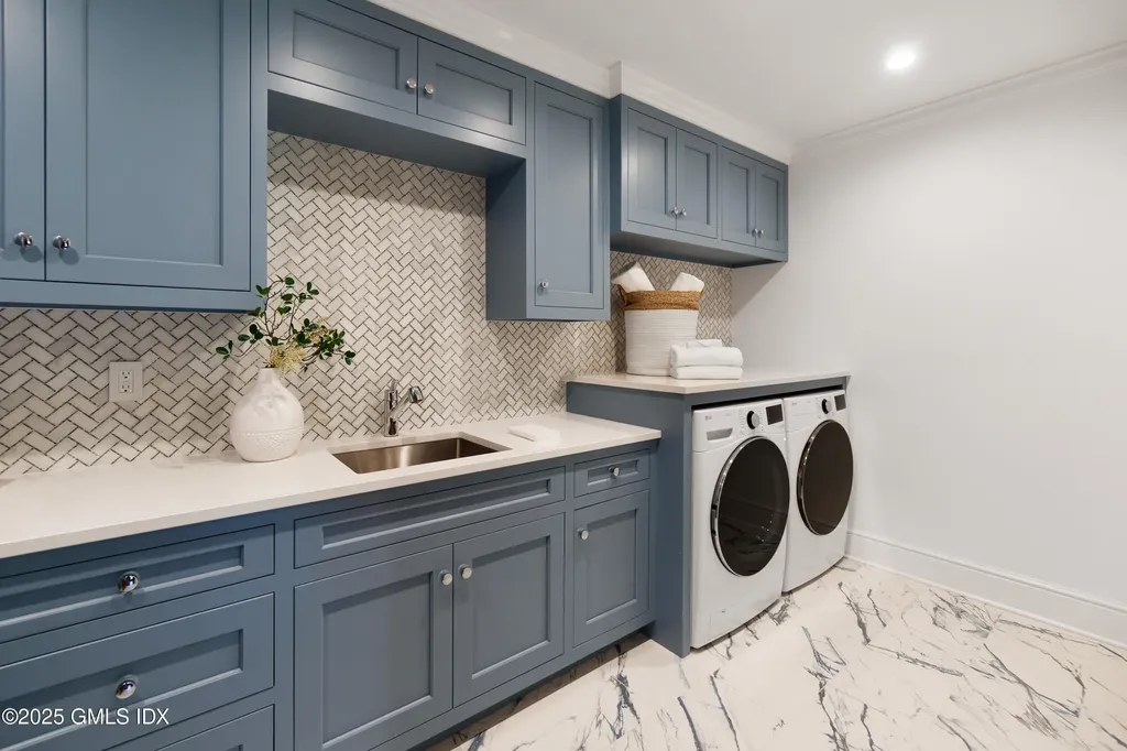 18 Tokeneke Trail Darien CT 06820