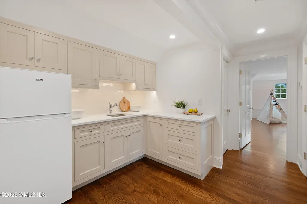 18 Tokeneke Trail Darien CT 06820