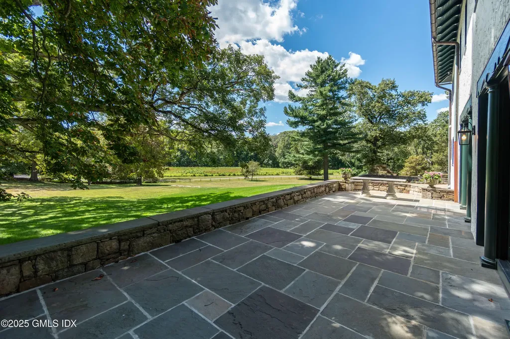 18 Tokeneke Trail Darien CT 06820