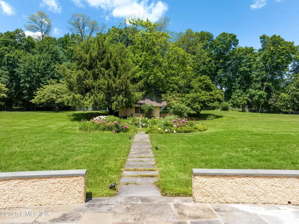 577 Round Hill Road Greenwich CT 06830