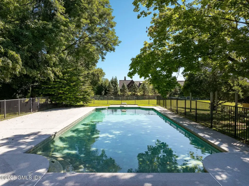 577 Round Hill Road Greenwich CT 06830