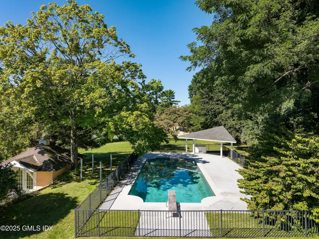 577 Round Hill Road Greenwich CT 06830