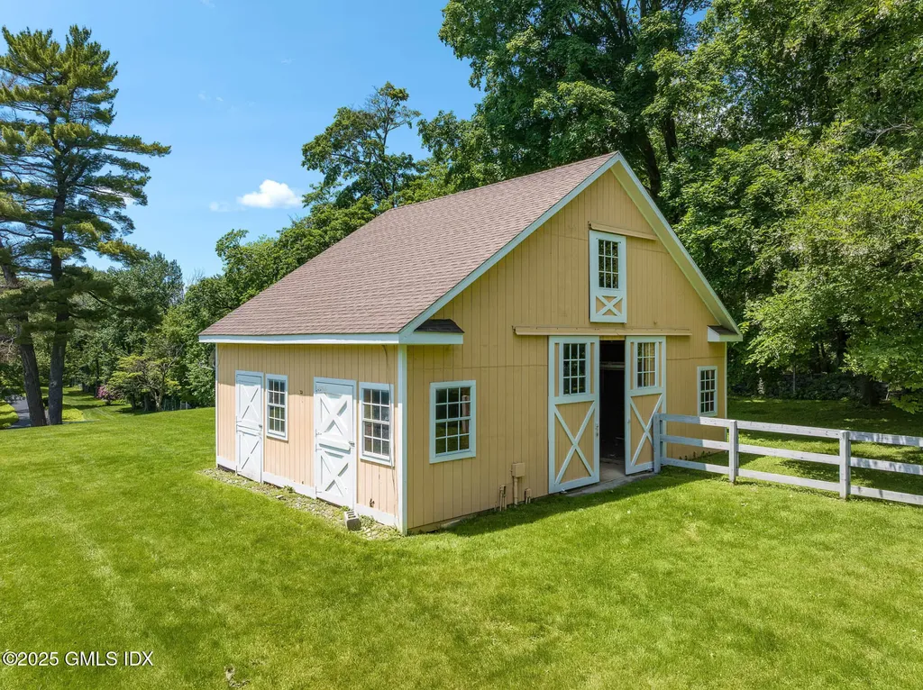 577 Round Hill Road Greenwich CT 06830