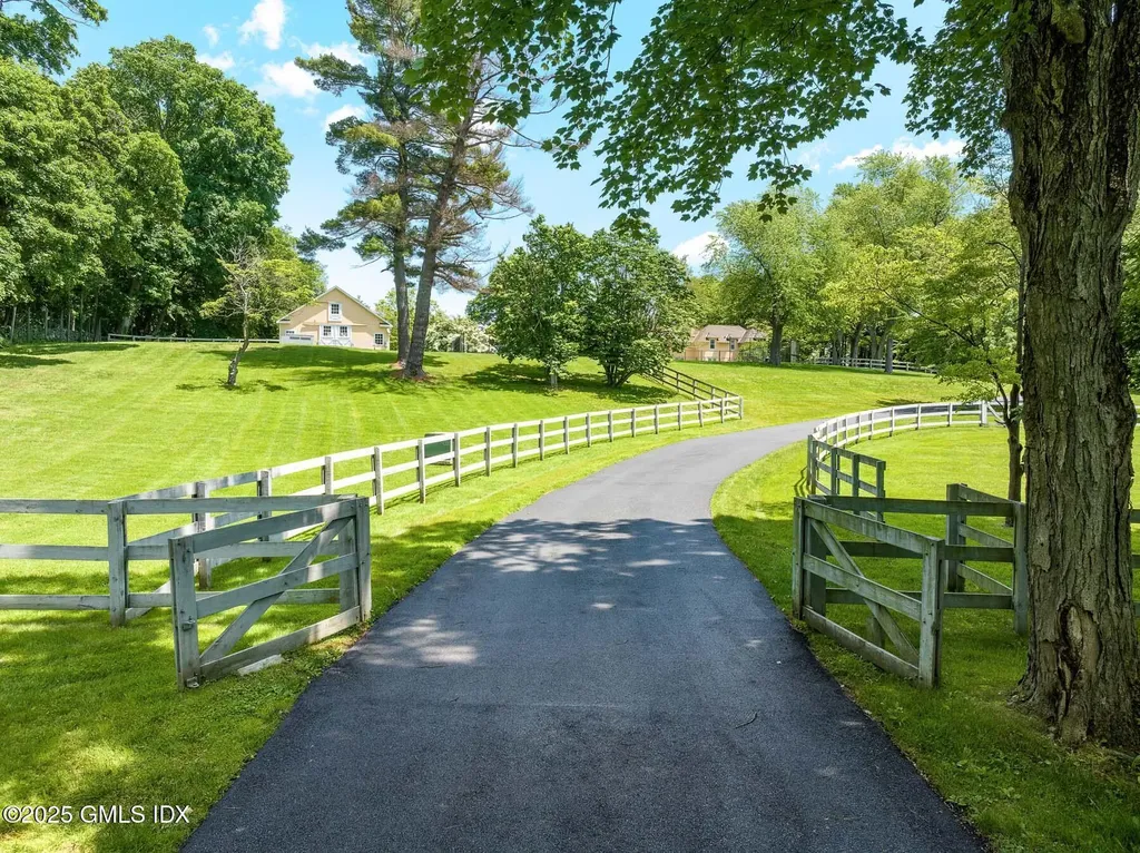 577 Round Hill Road Greenwich CT 06830