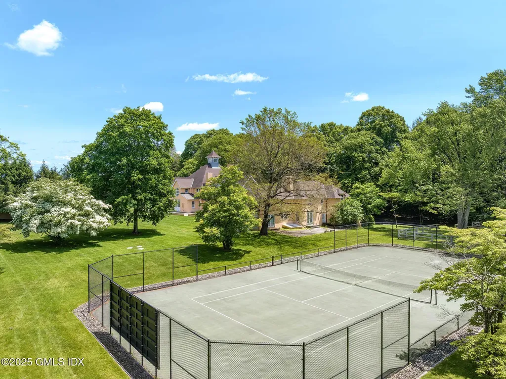 577 Round Hill Road Greenwich CT 06830