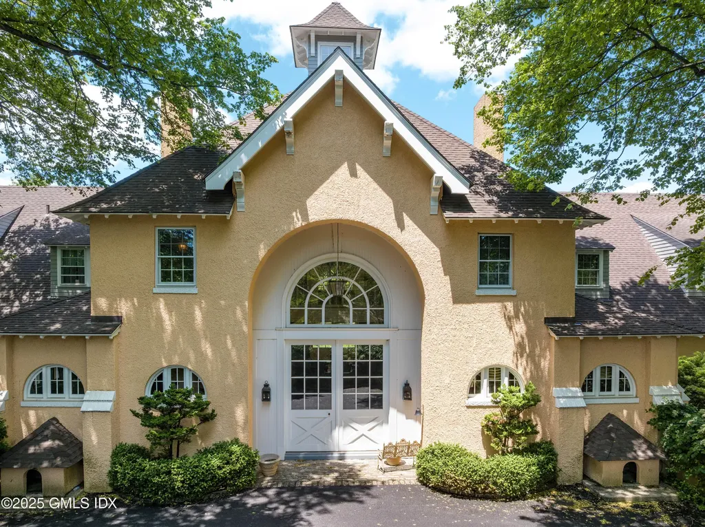 577 Round Hill Road Greenwich CT 06830