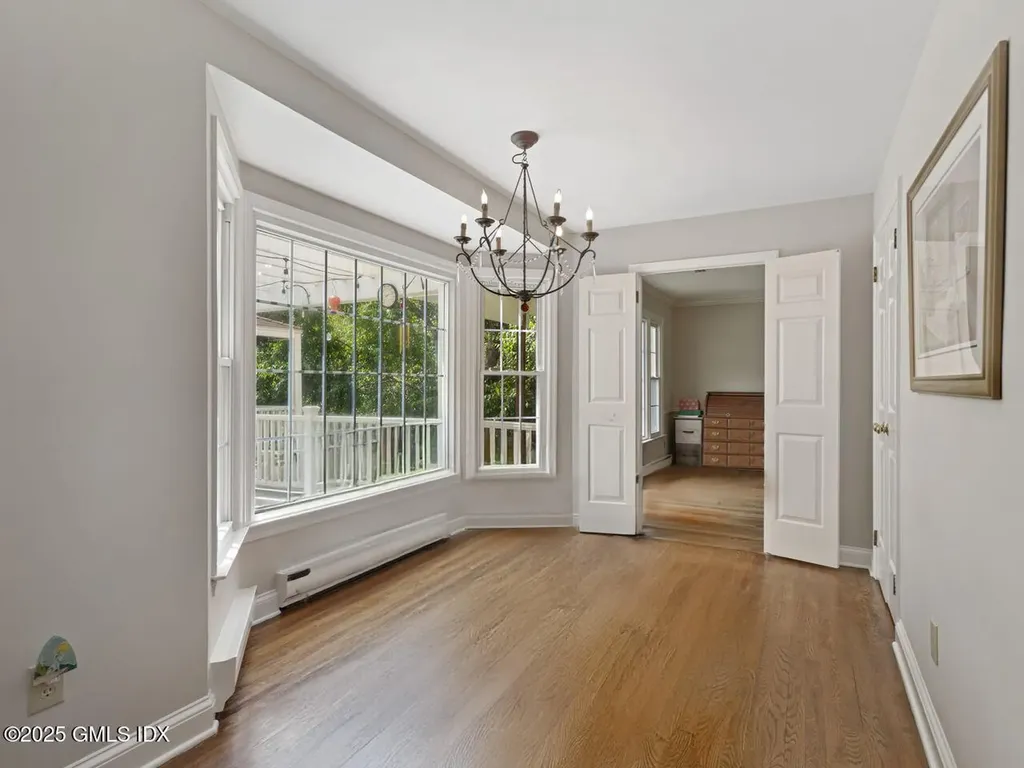 239 E Hunting Ridge Road Stamford CT 06903