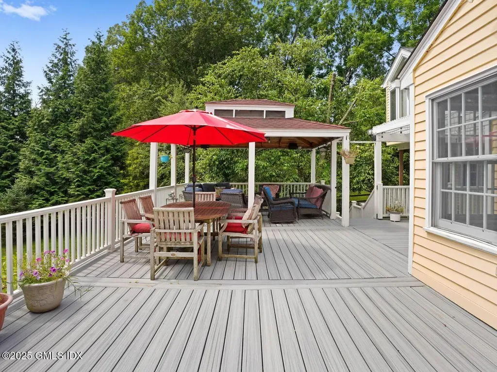 239 E Hunting Ridge Road Stamford CT 06903