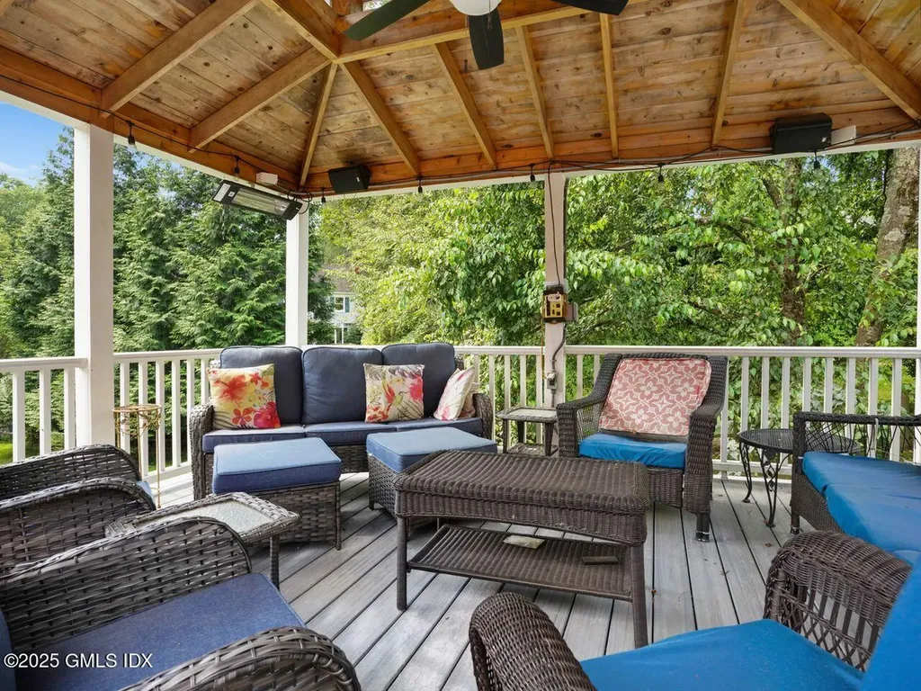 239 E Hunting Ridge Road Stamford CT 06903