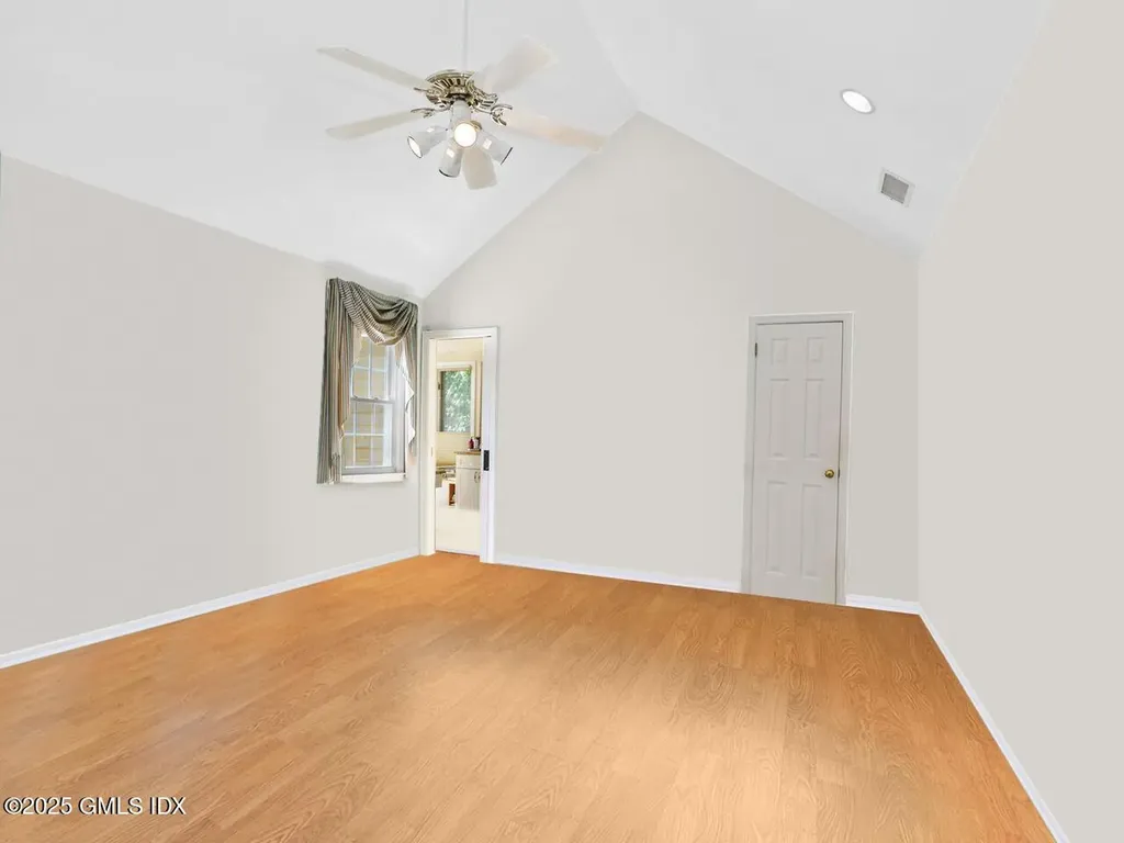 239 E Hunting Ridge Road Stamford CT 06903