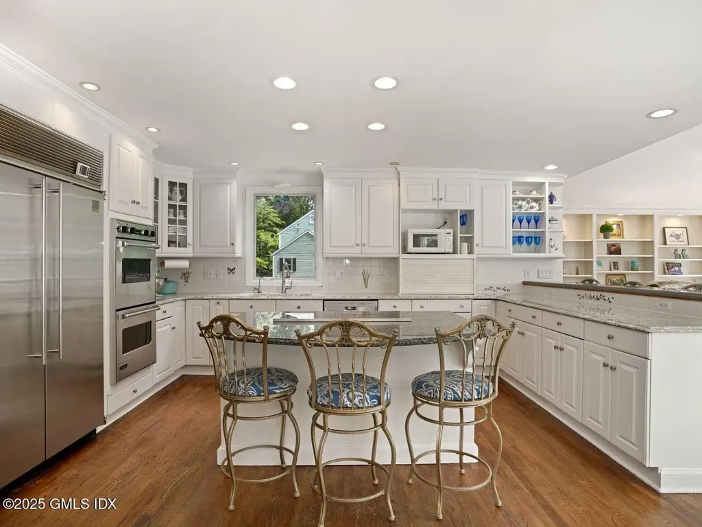 239 E Hunting Ridge Road Stamford CT 06903