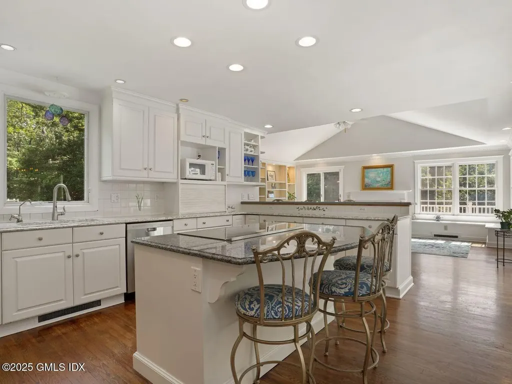 239 E Hunting Ridge Road Stamford CT 06903