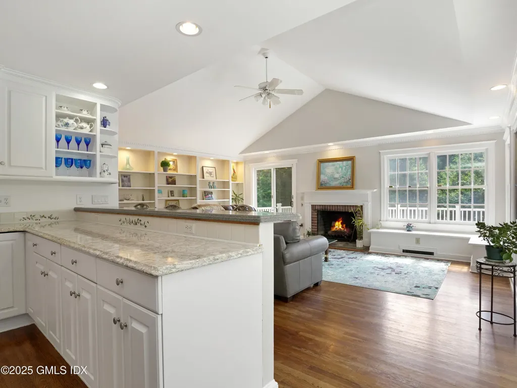 239 E Hunting Ridge Road Stamford CT 06903