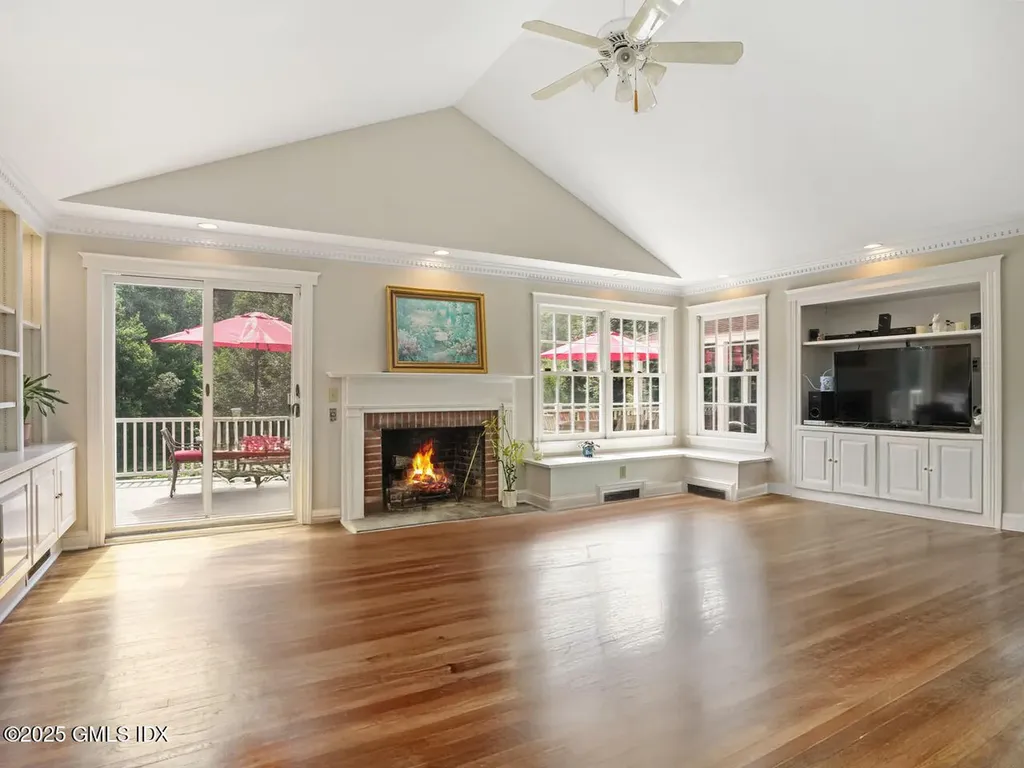 239 E Hunting Ridge Road Stamford CT 06903