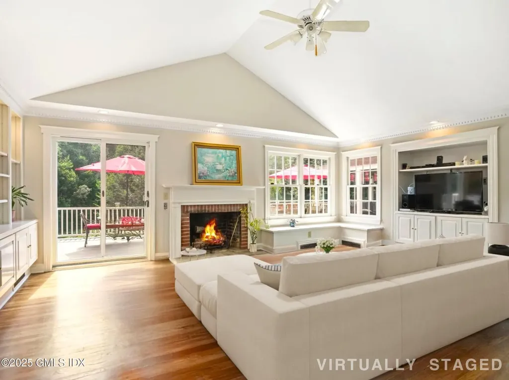 239 E Hunting Ridge Road Stamford CT 06903