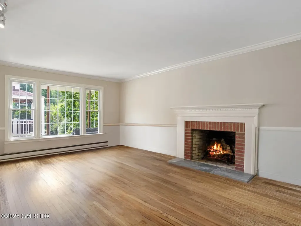 239 E Hunting Ridge Road Stamford CT 06903