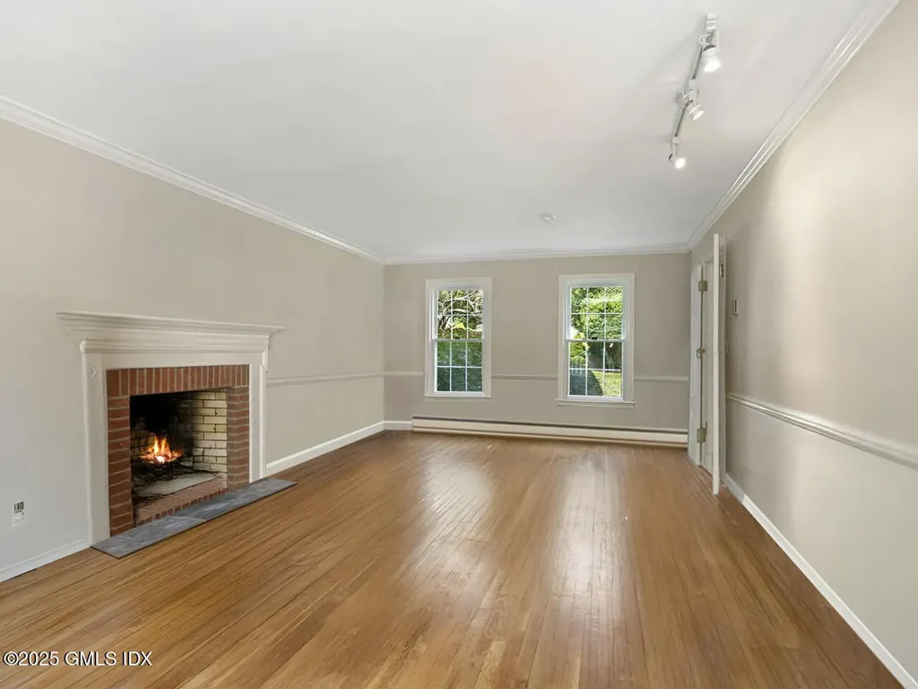 239 E Hunting Ridge Road Stamford CT 06903