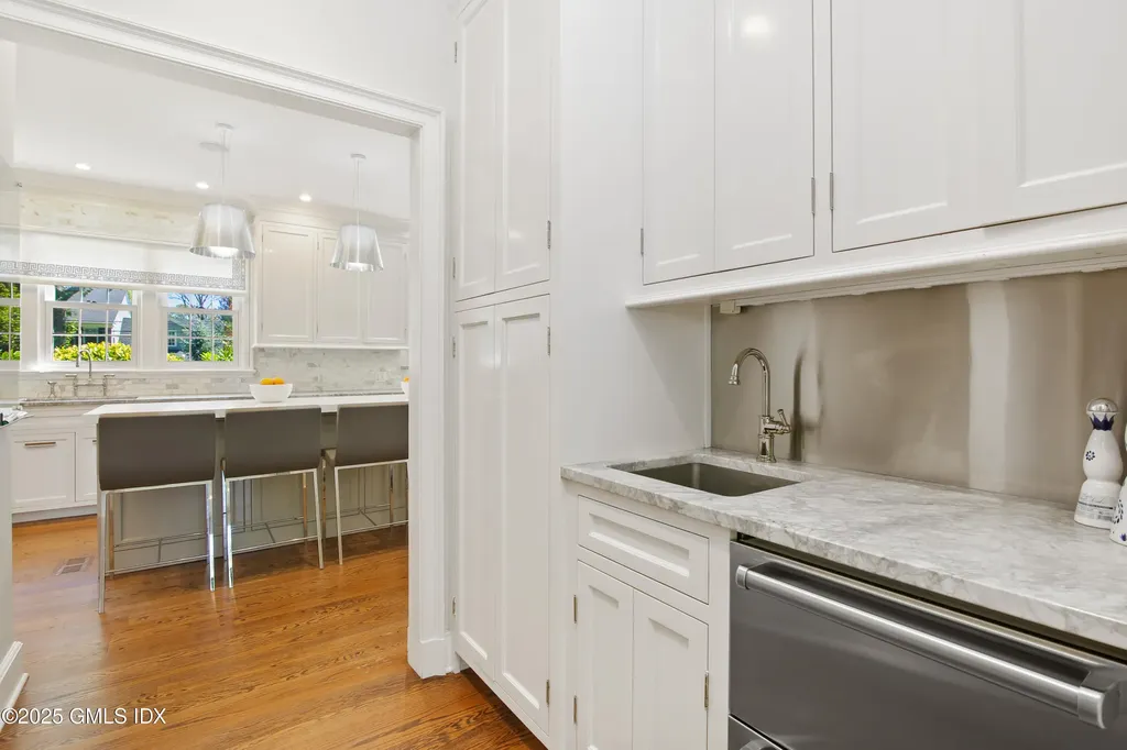 105 Woodside Drive Greenwich CT 06830