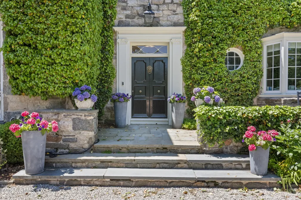 105 Woodside Drive Greenwich CT 06830