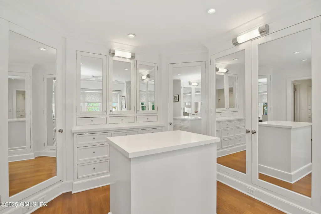 105 Woodside Drive Greenwich CT 06830