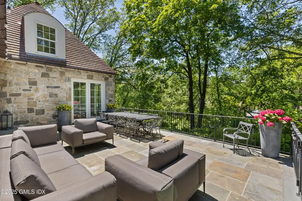 105 Woodside Drive Greenwich CT 06830