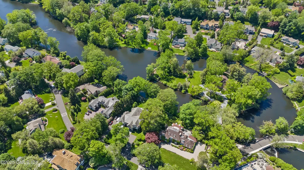 105 Woodside Drive Greenwich CT 06830