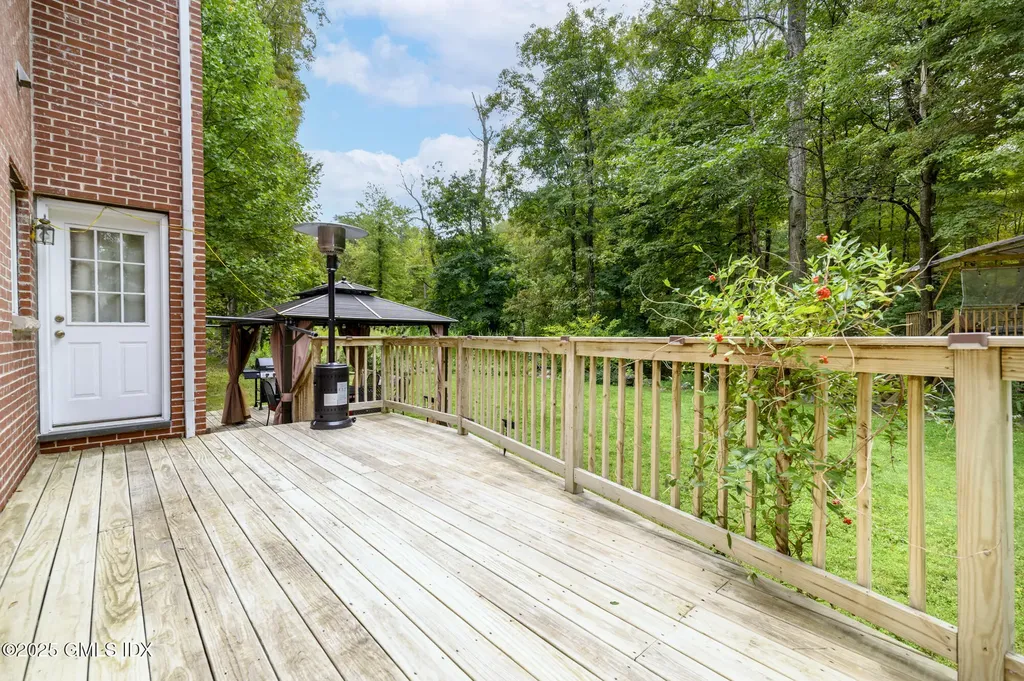 185 Interlaken Road Stamford CT 06903