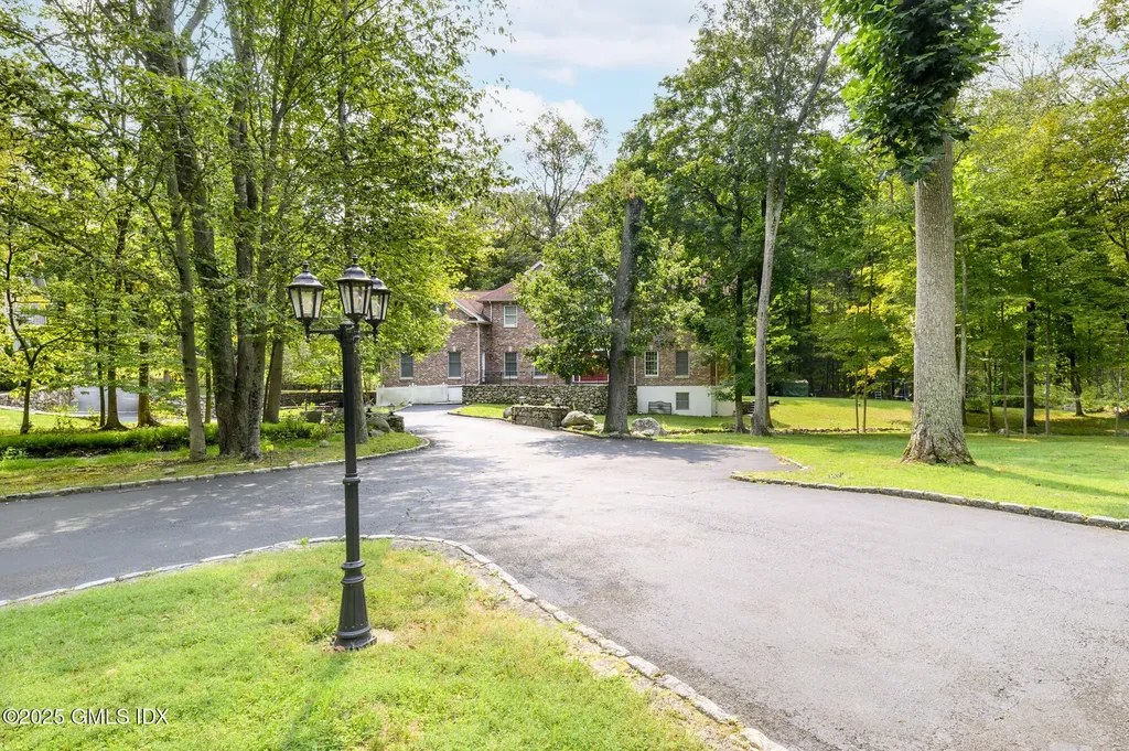 185 Interlaken Road Stamford CT 06903