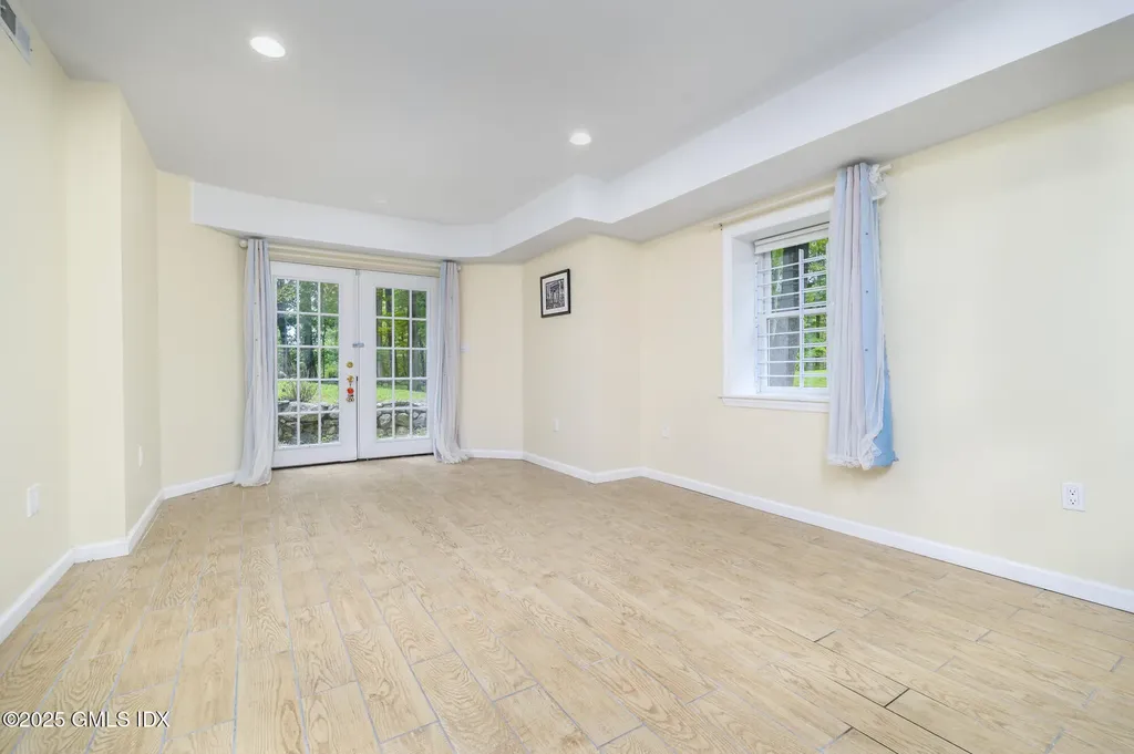 185 Interlaken Road Stamford CT 06903