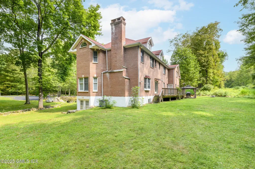 185 Interlaken Road Stamford CT 06903